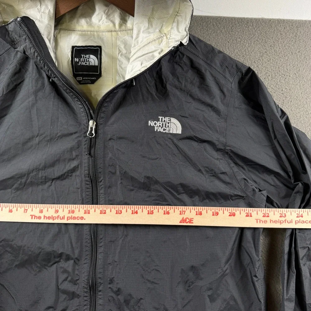 The North Face HyVent 2.5L Rain Jacket Men M Black Hooded Waterproof Windbreaker